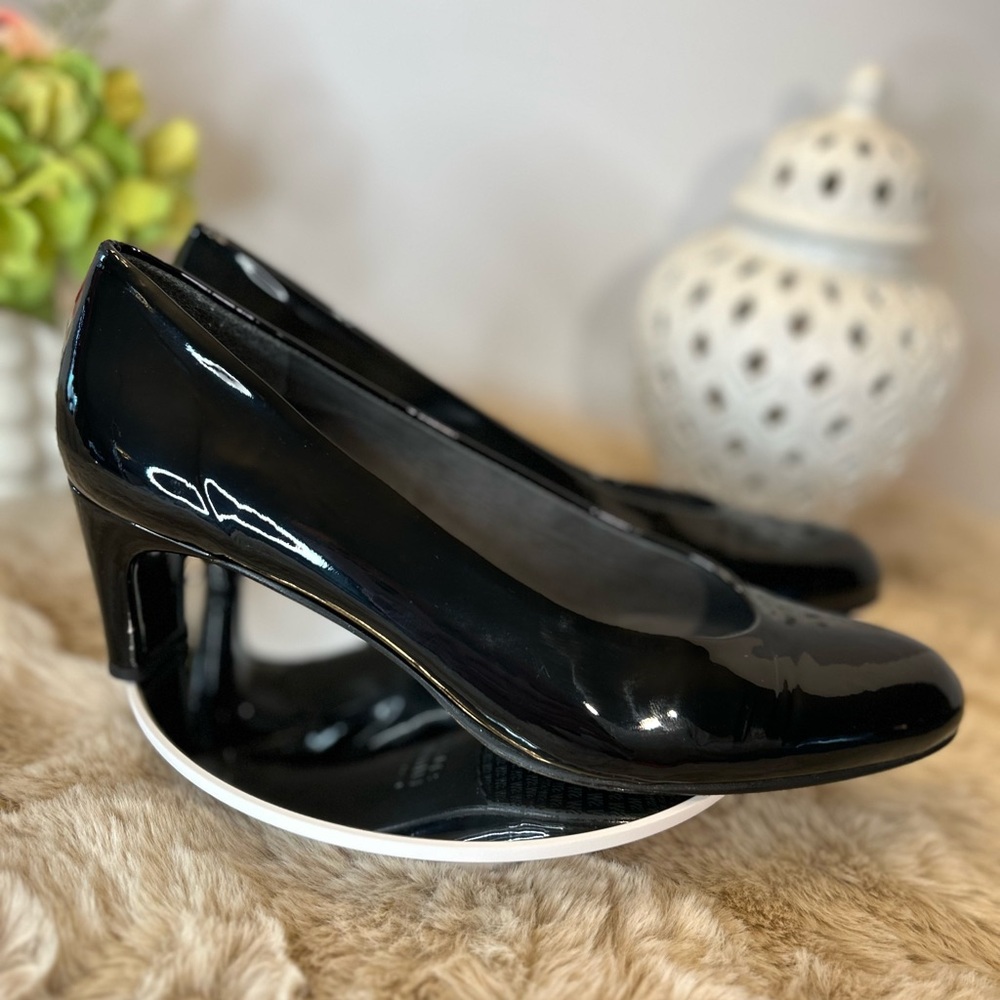 Stuart Weitzman Chicpump Patent Leather Pumps EUC